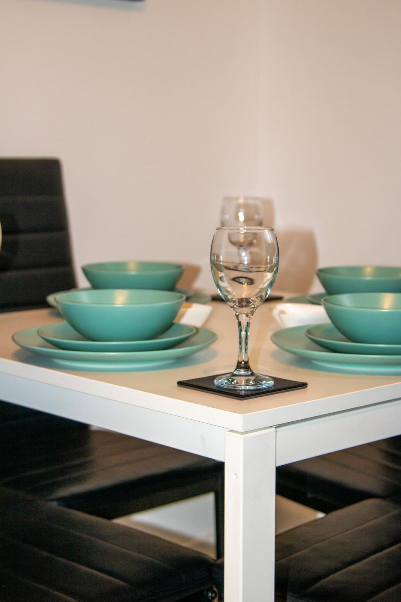 Ideal For Groups - Modern 2 Bedroom Apartment - Free Parking, Transit Links, Close To Stadiums Manchester Exterior foto